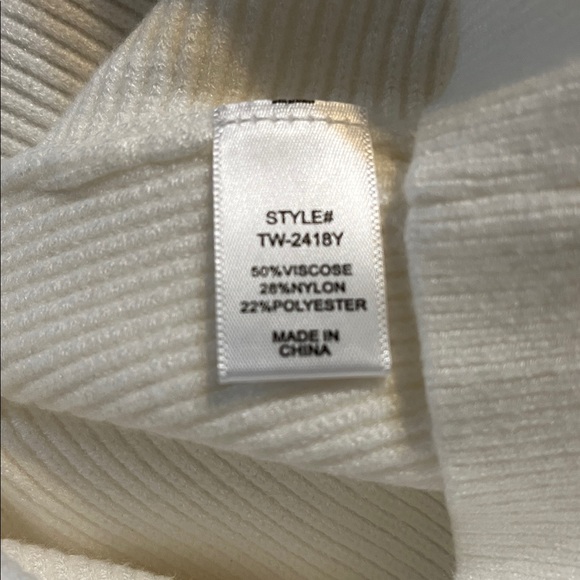 NWT Zenana Dolman Sleeve Mock Neck Ribbed Sweater in Off White Size M - Picture 8 of 10